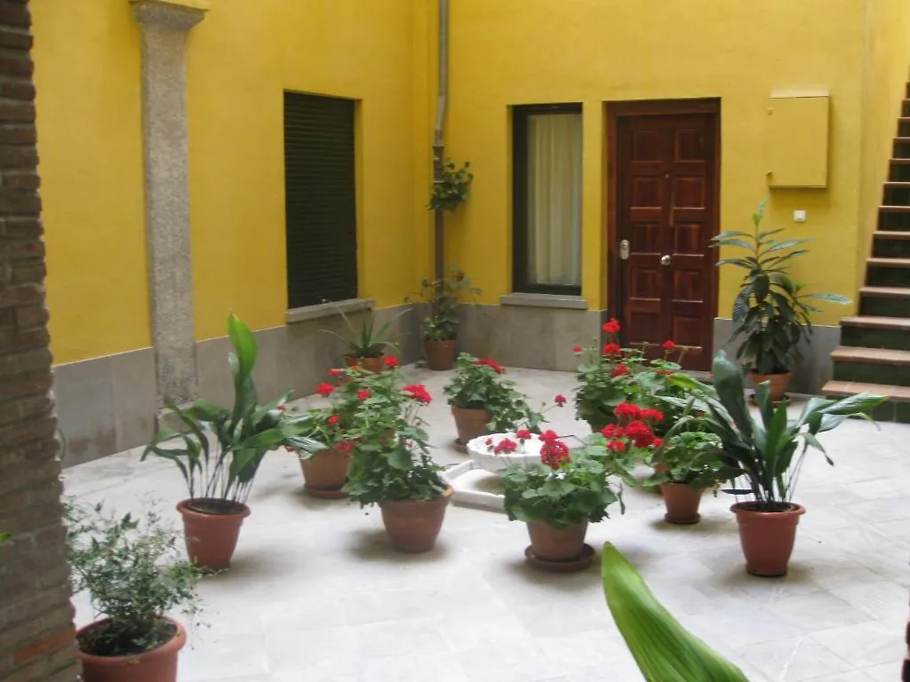 Apartamentos Puerta Real Granada Apartment